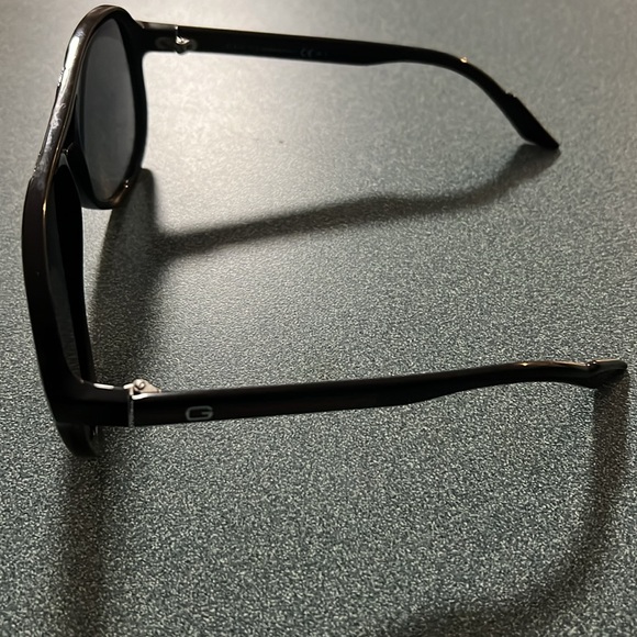 Preloved Gucci Aviator Sunglasses, no scratches, missing logo on top of … - Picture 2 of 8